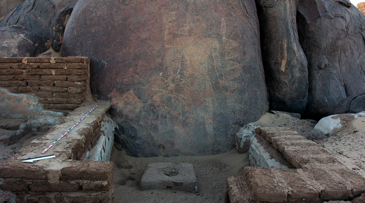 A rock figure that might be a king