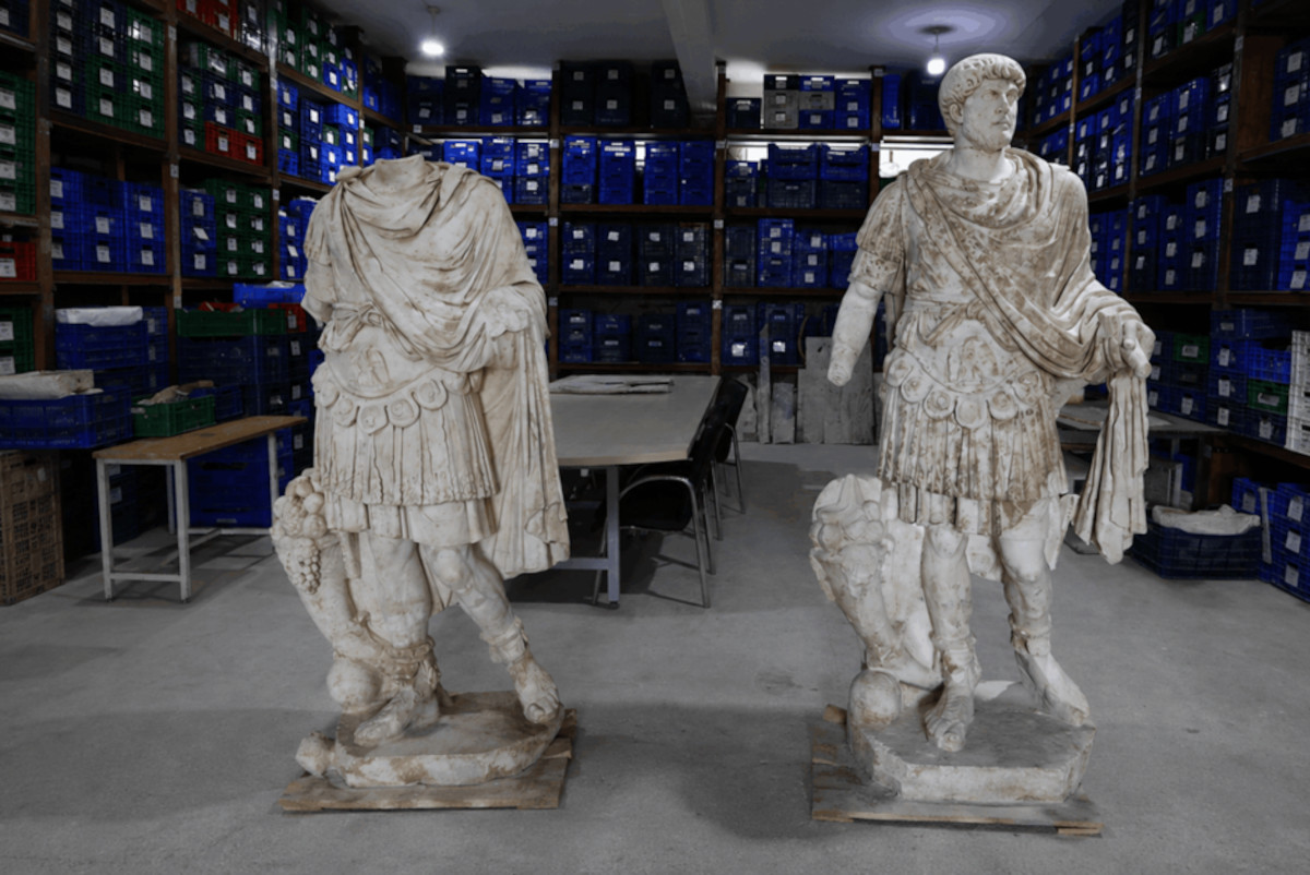 An emperor's statue broken by a quake