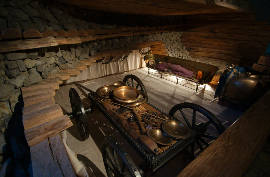 A wagon, gold rings, and a far-off jug